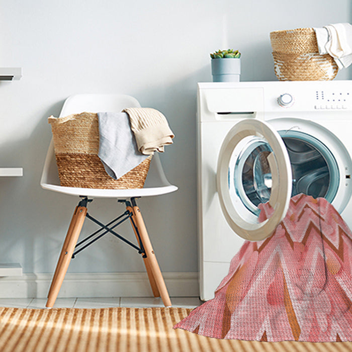 Machine Washable Transitional Pastel Pink Rug in a Washing Machine, wshpat1689rd