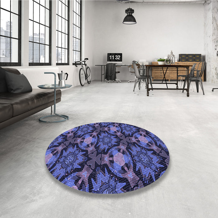 Round Patterned Midnight Blue Rug in a Office, pat17blu