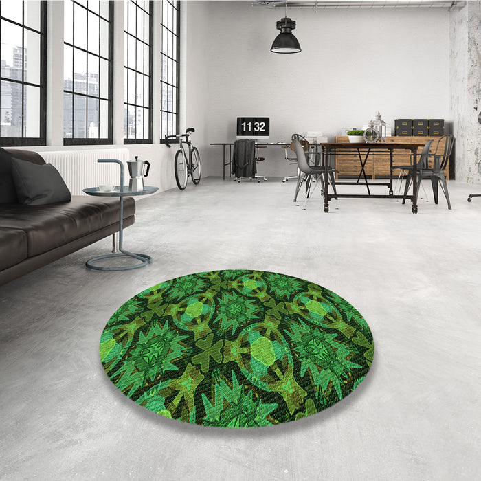 Round Patterned Dark Forest Green Rug in a Office, pat17grn