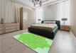 Patterned Emerald Green Rug in a Bedroom, pat1729grn