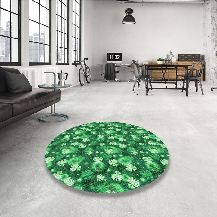 Round Patterned Forest Green Rug in a Office, pat1743grn
