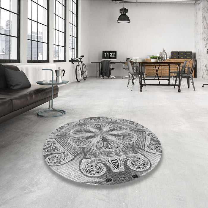 Round Patterned Smokey Gray Rug in a Office, pat1751gry