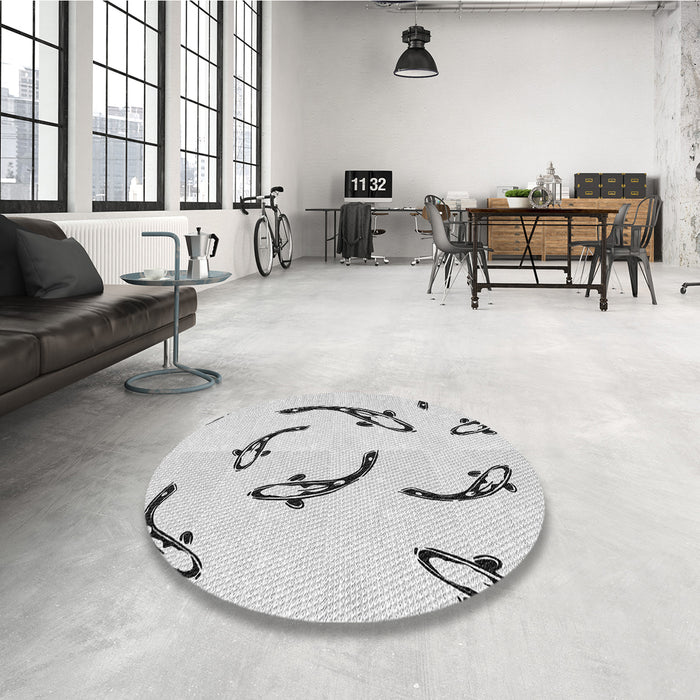 Round Patterned Platinum Gray Rug in a Office, pat1781gry