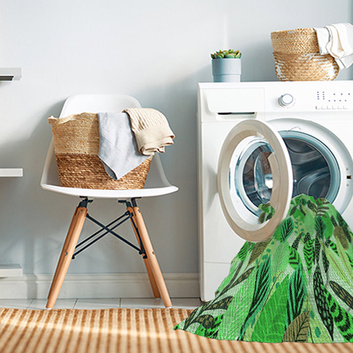 Machine Washable Transitional Green Rug in a Washing Machine, wshpat1804grn