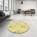 Round Patterned Yellow Rug in a Office, pat1813yw