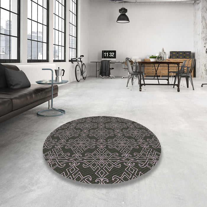 Round Patterned Mid Gray Novelty Rug in a Office, pat1835