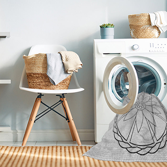Machine Washable Transitional White Smoke Rug in a Washing Machine, wshpat1868