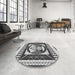 Round Patterned Light Gray Rug in a Office, pat1882gry