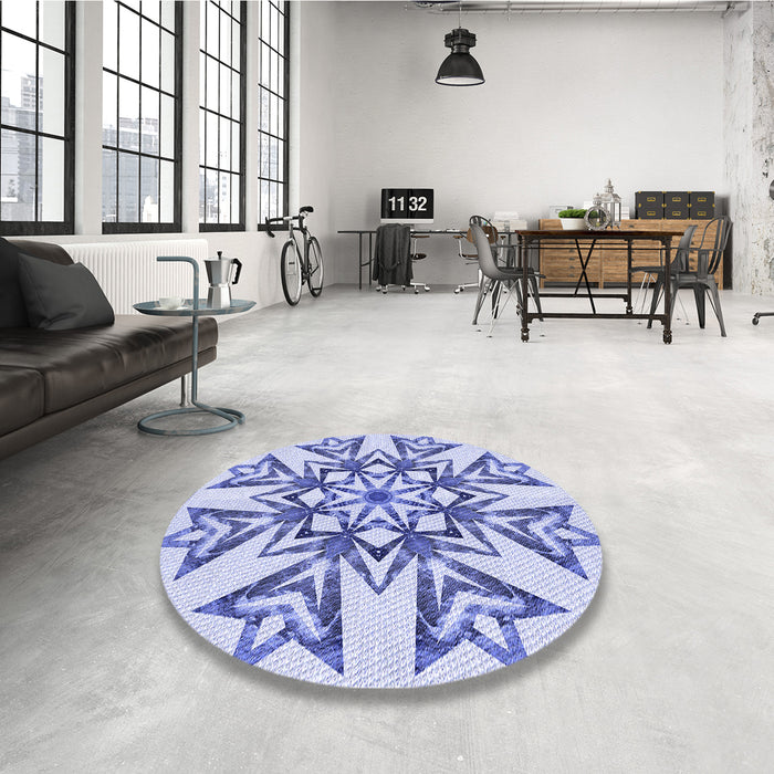 Round Patterned Blue Rug in a Office, pat1885blu