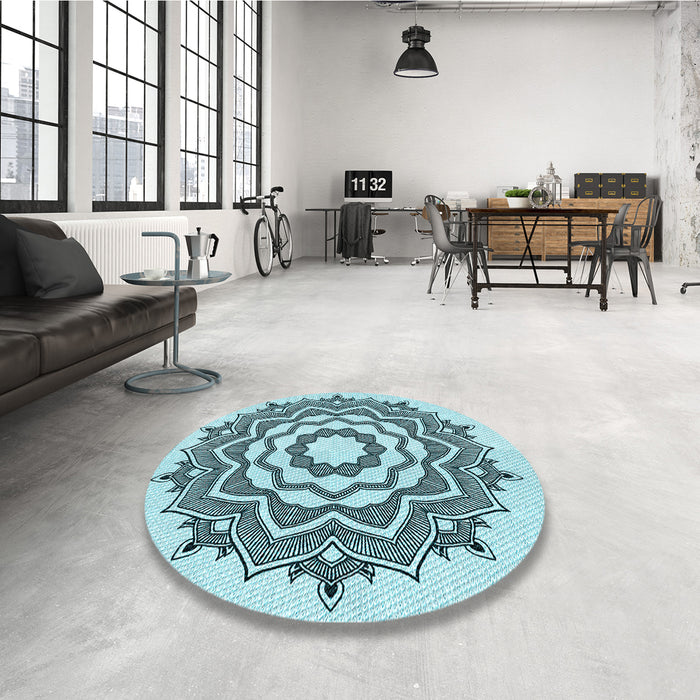 Round Patterned Deep-Sea Green Rug in a Office, pat1890lblu