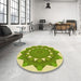 Round Patterned Green Rug in a Office, pat1895yw