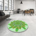 Round Patterned Green Rug in a Office, pat1898grn