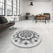 Round Patterned Platinum Gray Rug in a Office, pat1904gry