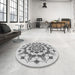 Round Machine Washable Transitional Grey Gray Rug in a Office, wshpat1904