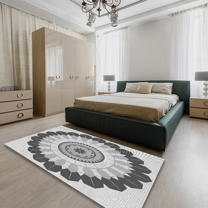 Patterned Smokey Gray Rug in a Bedroom, pat1913gry