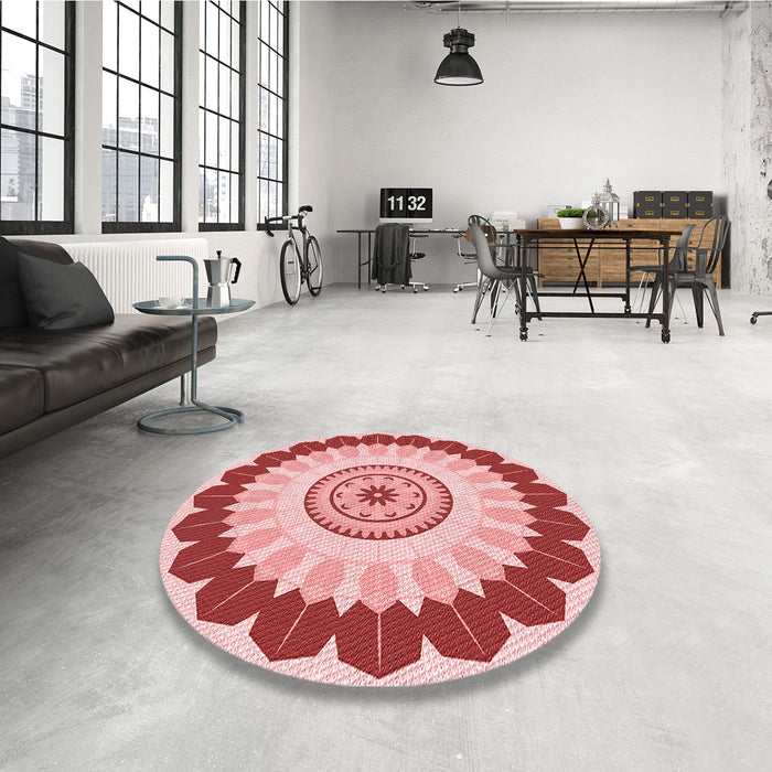 Round Patterned Red Rug in a Office, pat1913rd