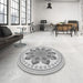 Round Patterned Gray Rug in a Office, pat1925gry