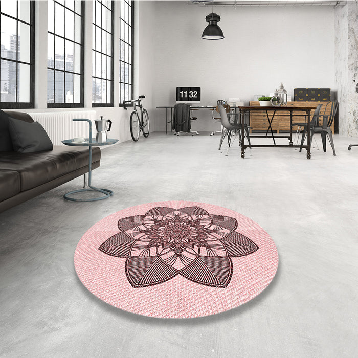 Round Patterned Red Rug in a Office, pat1928rd