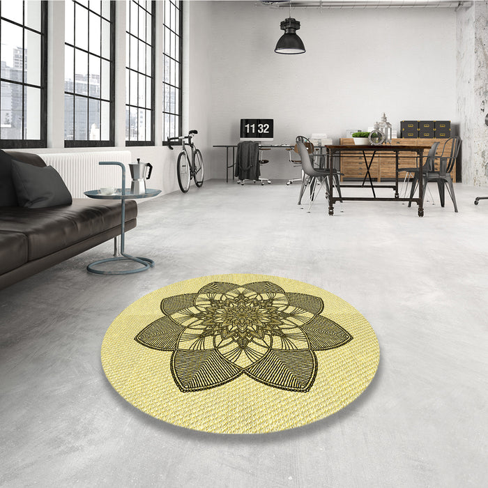 Round Patterned Harvest Gold Rug in a Office, pat1928yw