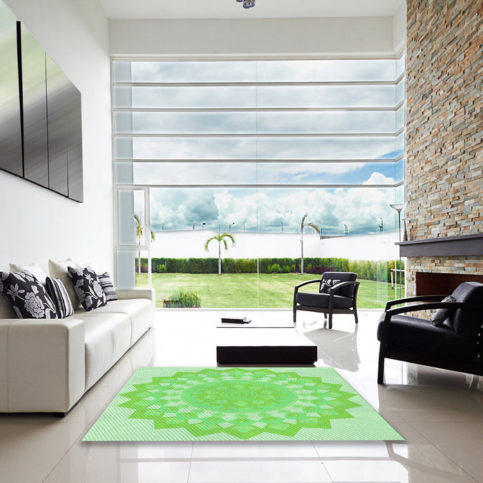 Square Patterned Green Rug in a Living Room, pat1931grn