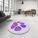 Round Patterned Purple Rug in a Office, pat1941pur