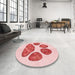 Round Patterned Red Rug in a Office, pat1941rd