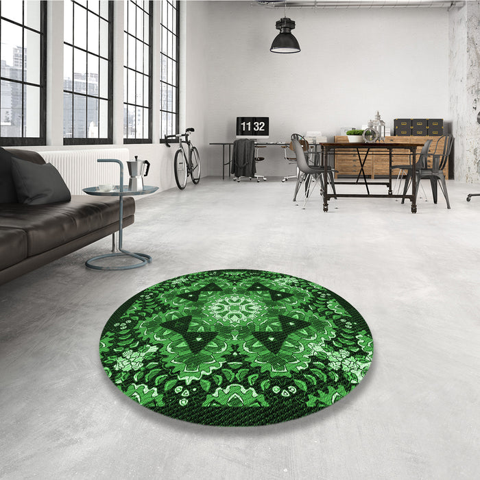 Round Patterned Dark Forest Green Rug in a Office, pat1949grn
