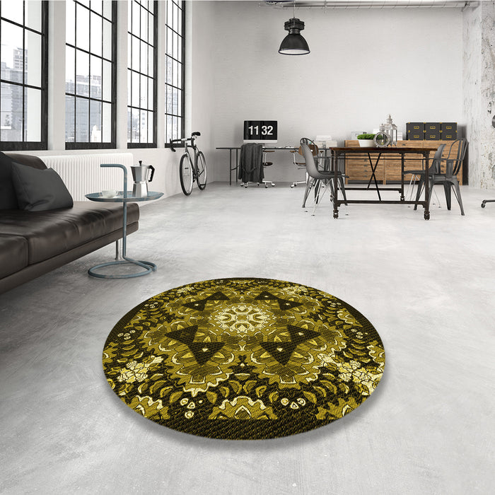 Round Patterned Black Brown Rug in a Office, pat1949yw