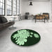 Round Patterned Black Rug in a Office, pat1952grn