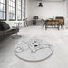 Round Patterned Off-White Novelty Rug in a Office, pat1954