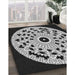 Patterned Mid Gray Novelty Rug in Family Room, pat1956