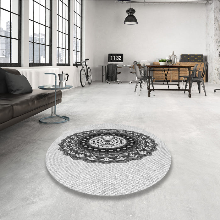 Round Patterned Platinum Gray Rug in a Office, pat1970gry