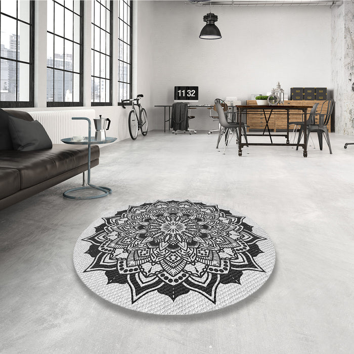 Round Patterned Platinum Gray Rug in a Office, pat1978gry