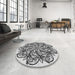 Round Patterned Gray Rug in a Office, pat1981gry