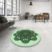 Round Patterned Medium Forest Green Rug in a Office, pat1982grn