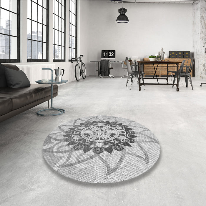 Round Patterned Gray Rug in a Office, pat1986gry