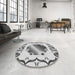 Round Patterned Smokey Gray Rug in a Office, pat2009gry