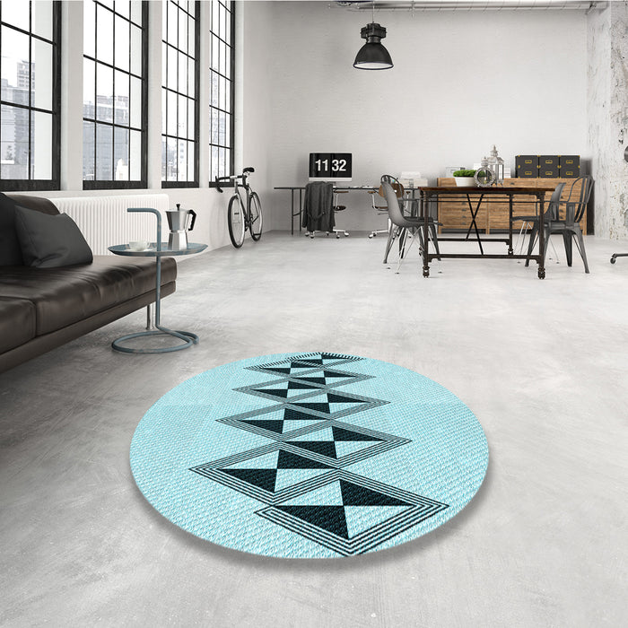Round Patterned Seafoam Green Rug in a Office, pat202lblu