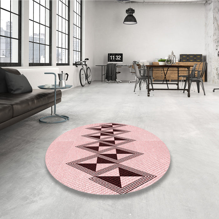 Round Patterned Pink Rug in a Office, pat202rd