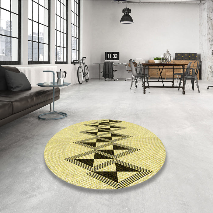 Round Patterned Sun Yellow Rug in a Office, pat202yw