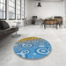 Round Patterned Gray Novelty Rug in a Office, pat2025