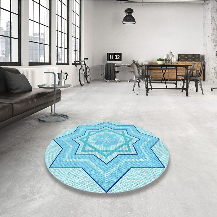 Round Patterned Blue Rug in a Office, pat2038lblu