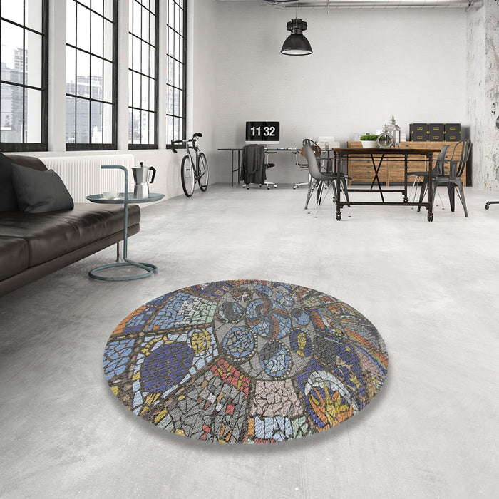 Round Patterned Charcoal Gray Novelty Rug in a Office, pat2048