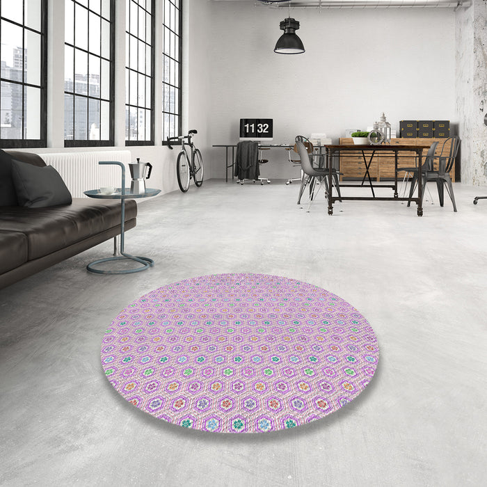 Round Machine Washable Transitional Platinum Gray Rug in a Office, wshpat204