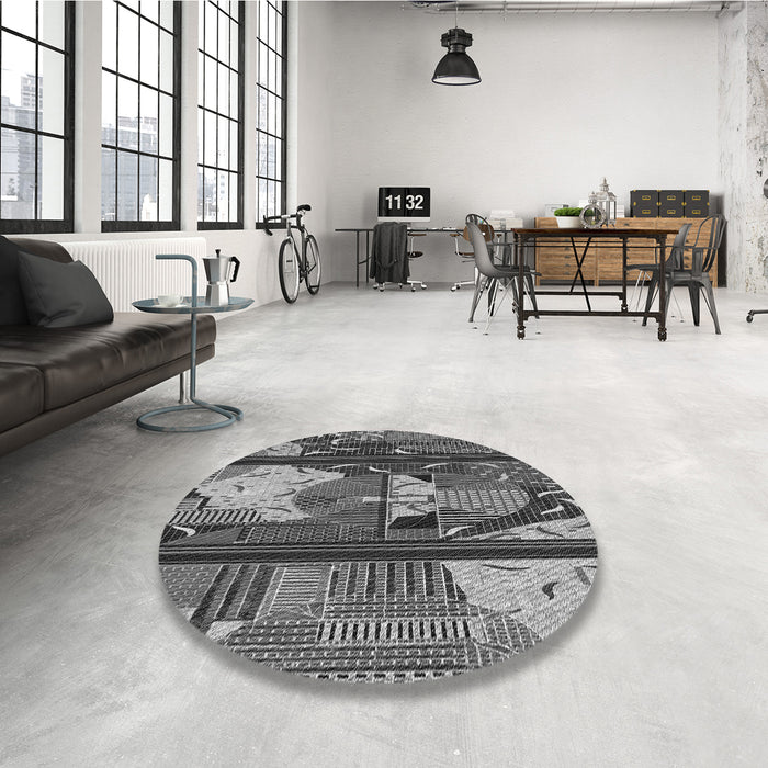 Round Patterned Dark Gray Rug in a Office, pat2051gry