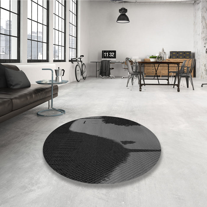 Round Patterned Midnight Gray Rug in a Office, pat2091gry