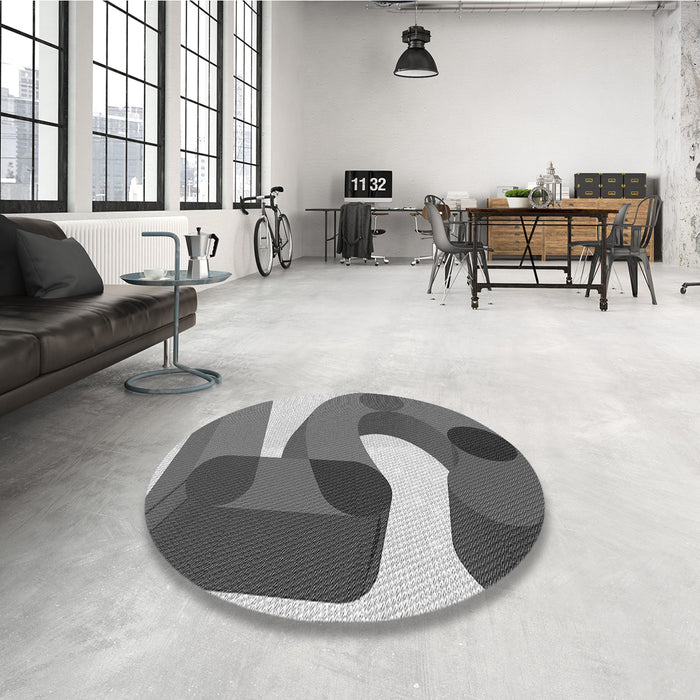 Round Patterned Cloud Gray Rug in a Office, pat2116gry