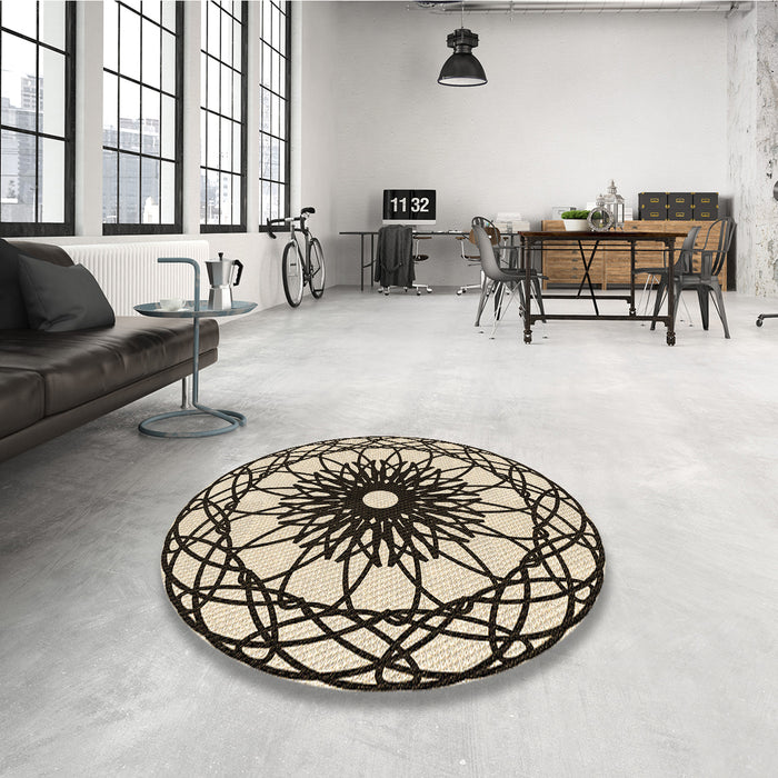 Round Patterned Vanilla Gold Rug in a Office, pat2137brn