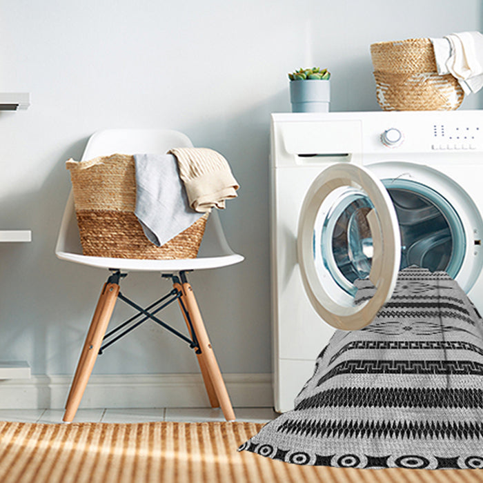 Machine Washable Transitional Carbon Gray Rug in a Washing Machine, wshpat2153gry