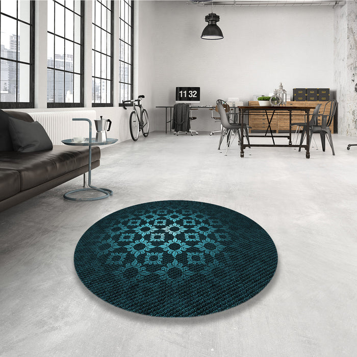Round Patterned Black Rug in a Office, pat217lblu